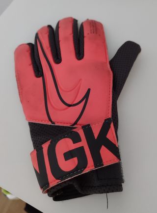 Guantes portero Nike+espinilleras Adidas