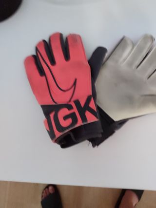 Guantes portero Nike+espinilleras Adidas