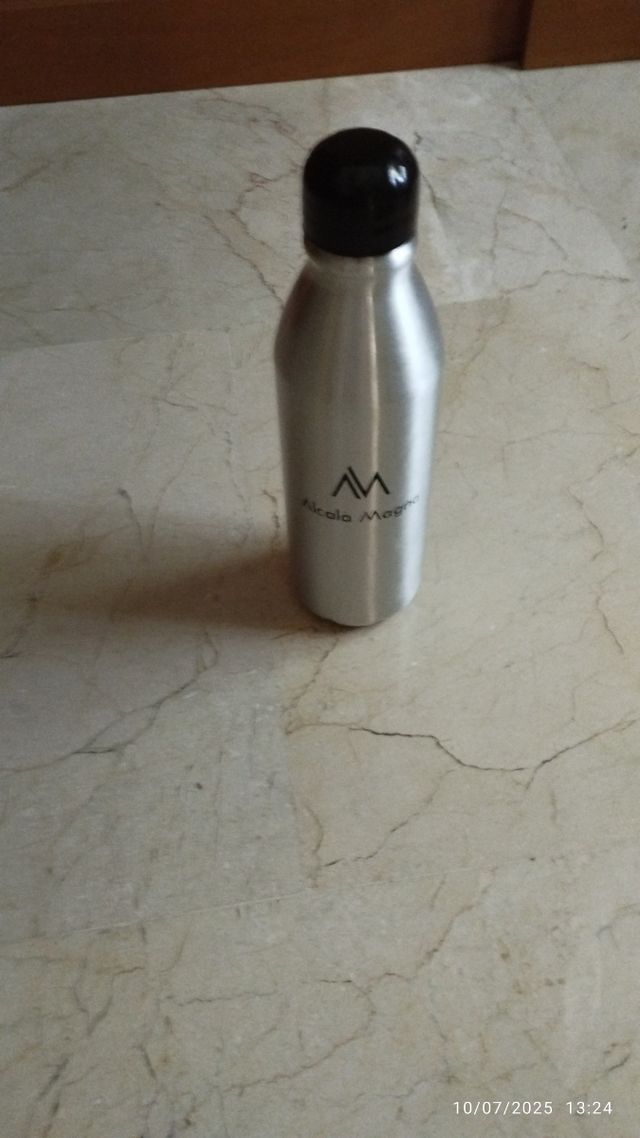 Botella de aluminio, nueva en su embalaje original