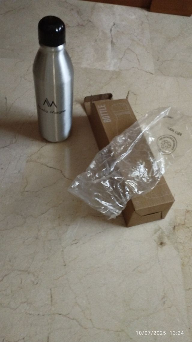 Botella de aluminio, nueva en su embalaje original