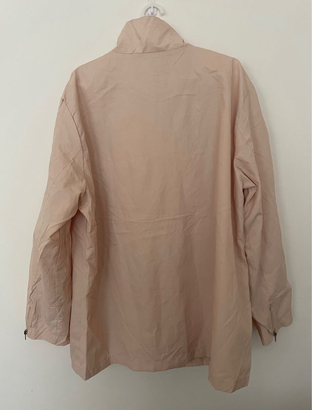 Chaqueta impermeable beige, chaqueta ligera