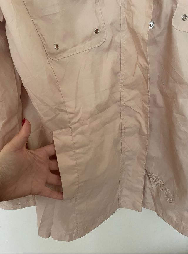 Chaqueta impermeable beige, chaqueta ligera