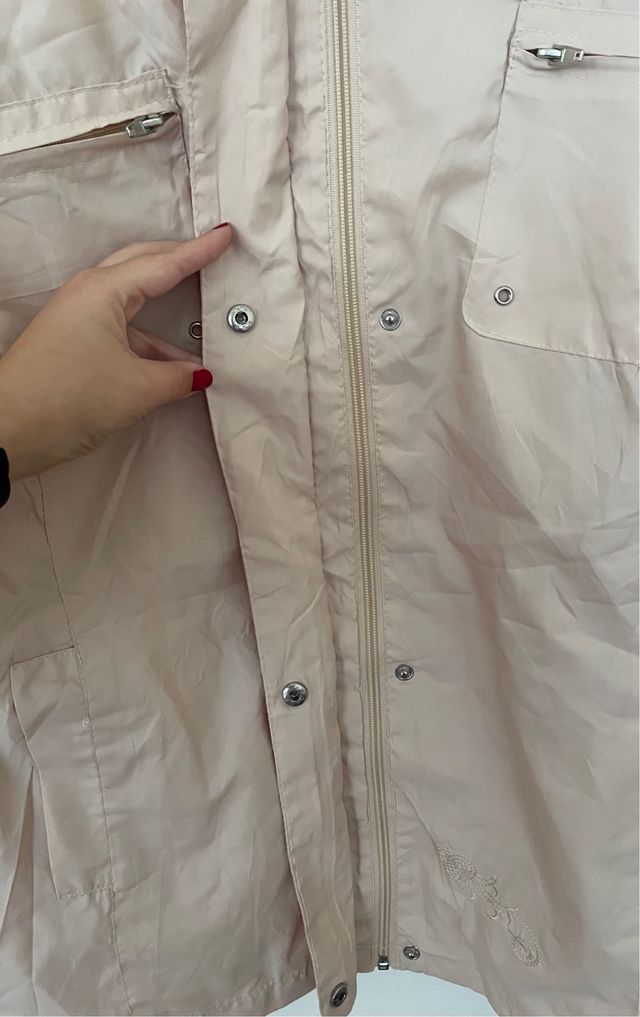 Chaqueta impermeable beige, chaqueta ligera
