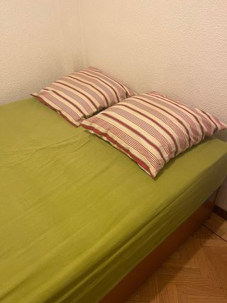 Habitación alquiler - cama verde