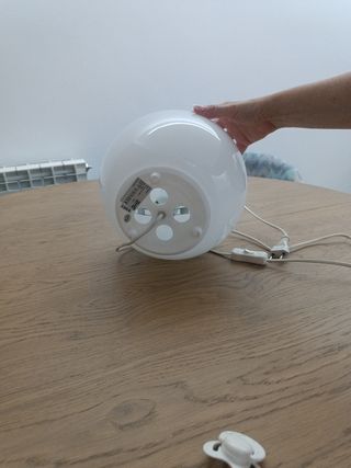 Lampara de sobremesa globo blanco