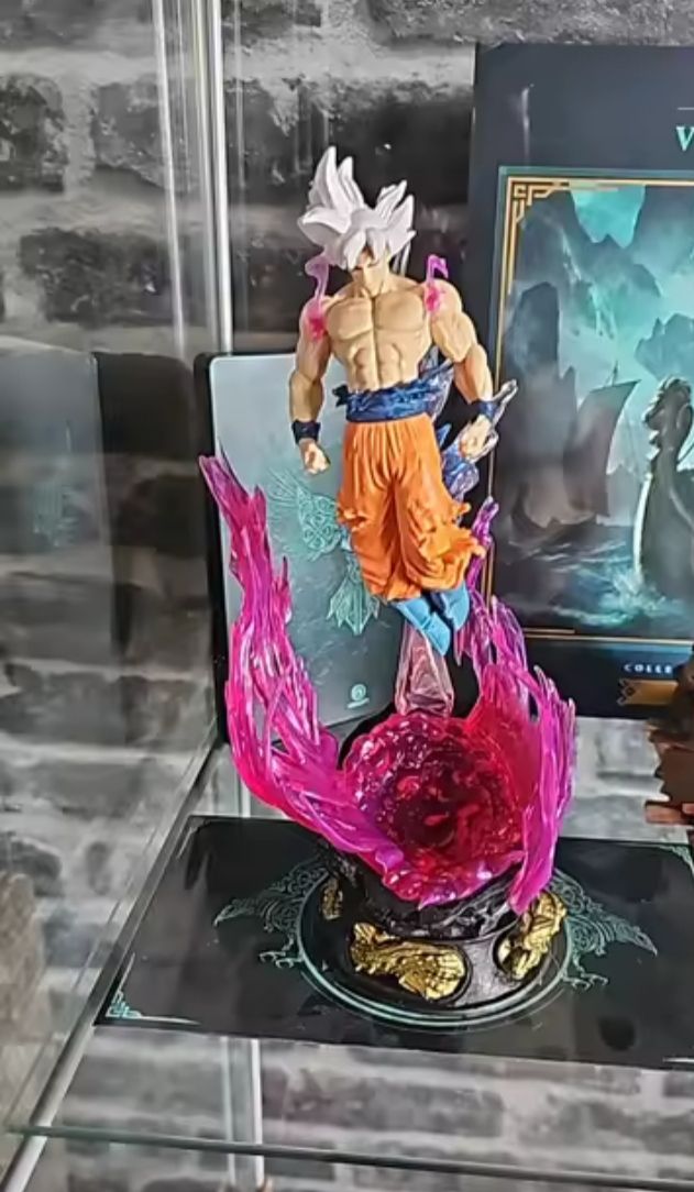 Figura Goku Ultra Instinto 25cm