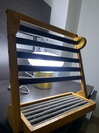 Soporte anillos madera - marrón
