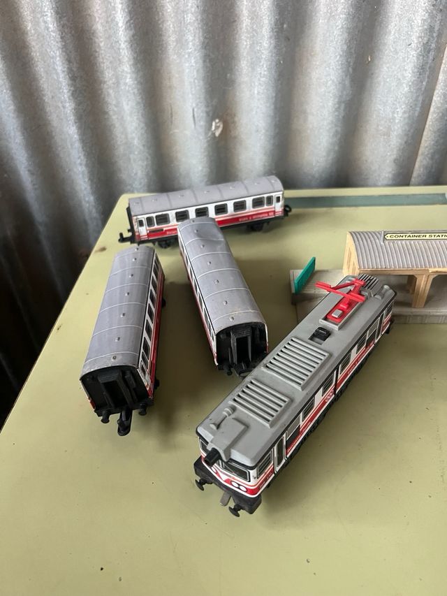 Treno giocattolo antico