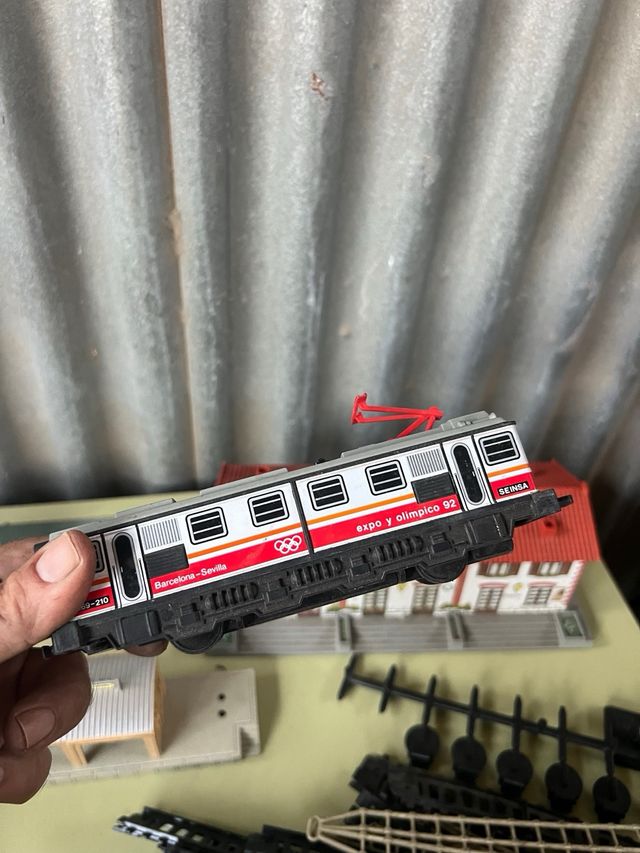 Treno giocattolo antico