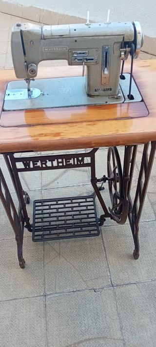 Máquina de coser Wertheim