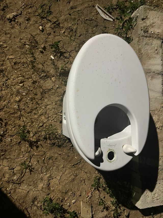 2 Bidés Cerámica Blancos uno con grifo precio los.