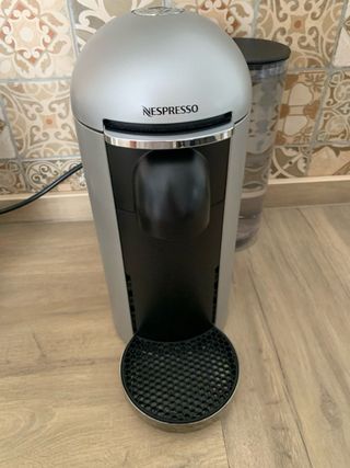 Cafetera Nespresso vertuo plus c