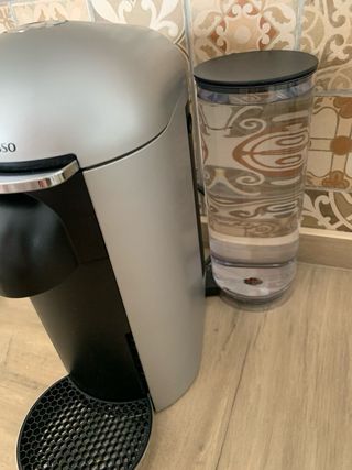 Cafetera Nespresso vertuo plus c