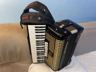 Acordeón Hohner Verdi III 120 bajos