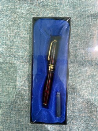 Pluma estilográfica negra y roja,nueva.