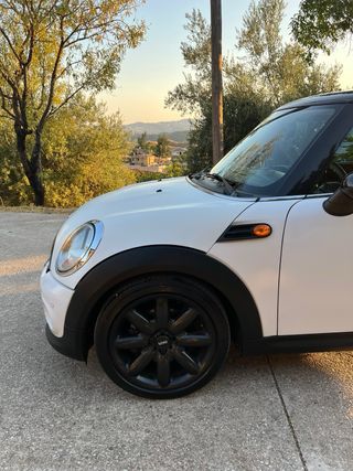 MINI Mini Cooper One Diesel 2012