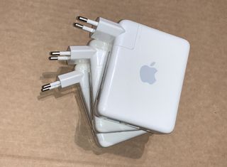 3 adattatori Apple Airport Express A1264