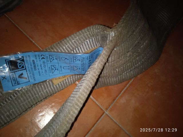 Eslingas y grillete de amarre