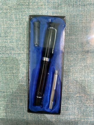Pluma estilográfica negra