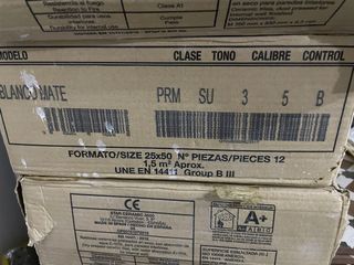 Lote materiales obra: Knauf, tubos, azulejos