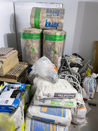 Lote materiales obra: Knauf, tubos, azulejos