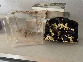 Bolso transparente y de lentejuelas reversibles.