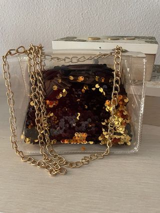 Bolso transparente y de lentejuelas reversibles.