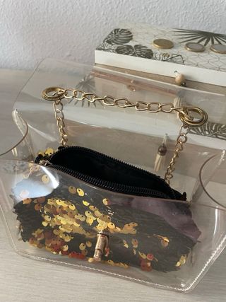 Bolso transparente y de lentejuelas reversibles.