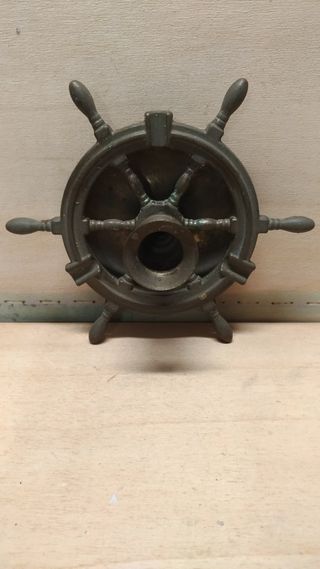 Candelabro posacenere a forma di timone