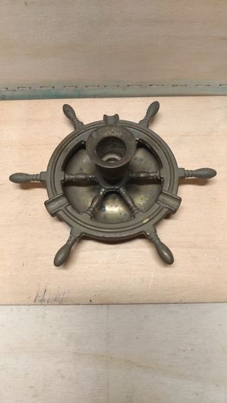 Candelabro posacenere a forma di timone