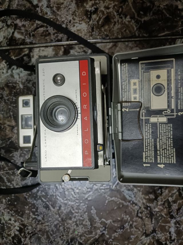 Polaroid Automatic 220 cámara