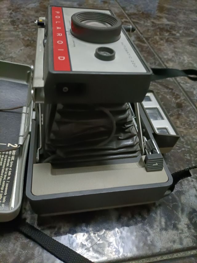 Polaroid Automatic 220 cámara
