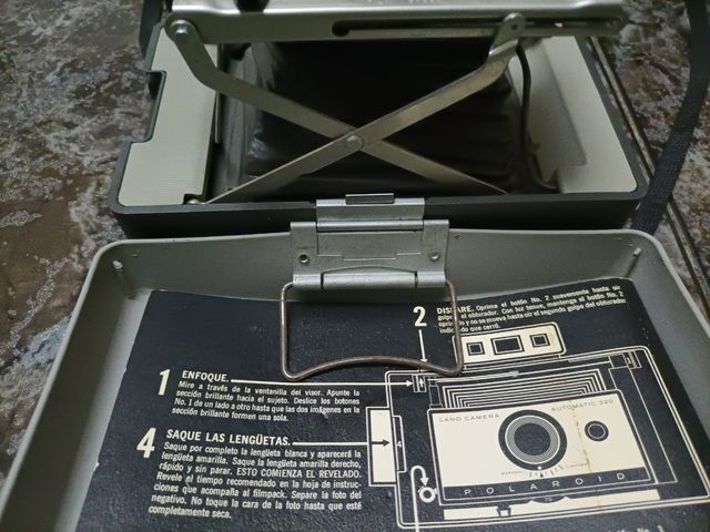 Polaroid Automatic 220 cámara