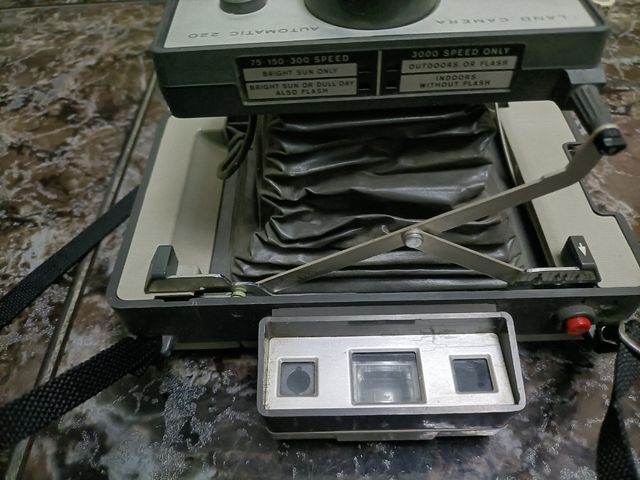 Polaroid Automatic 220 cámara