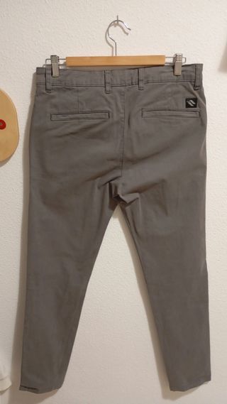 Pantalón gris largo de vestir