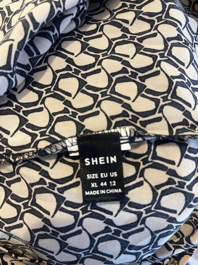 Vestido corto beige y negro