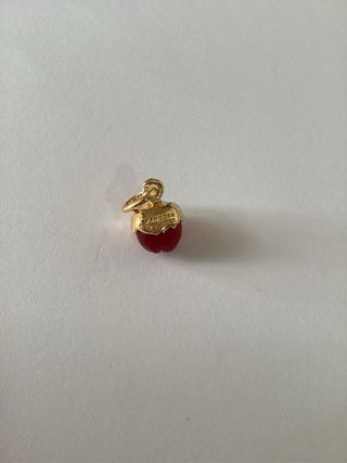Charm Manzana Reina malvada Dorada