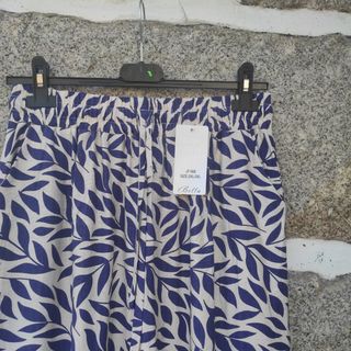 Calças tamanho M - Folhas azuis