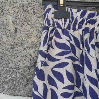 Calças tamanho M - Folhas azuis