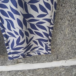 Calças tamanho M - Folhas azuis