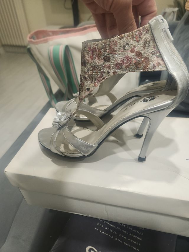 Sandalias plateadas fiesta