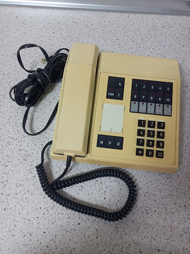 Teléfono fijo antiguo