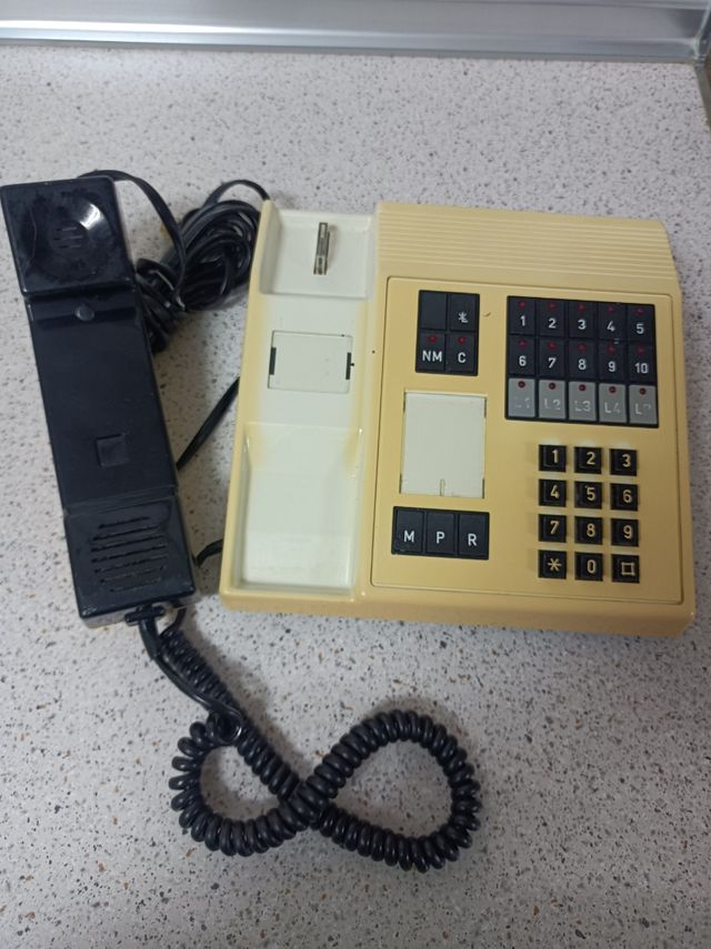 Teléfono fijo antiguo