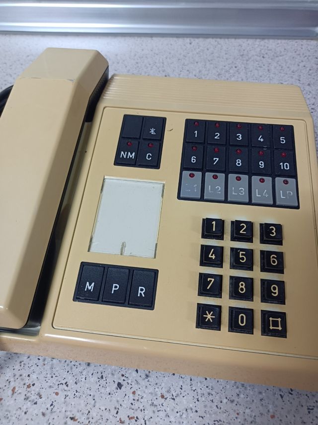 Teléfono fijo antiguo