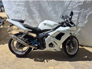 Yamaha YZF R6 blanca