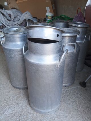 Cántaro aluminio leche antiguo en muy buen estado