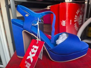 Sandalias Xti azules tacón alto