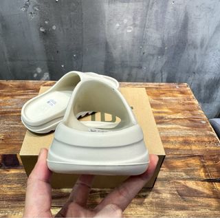 Yeezy Slide - Beige - Nuevas