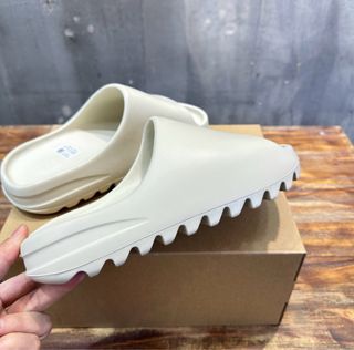 Yeezy Slide - Beige - Nuevas