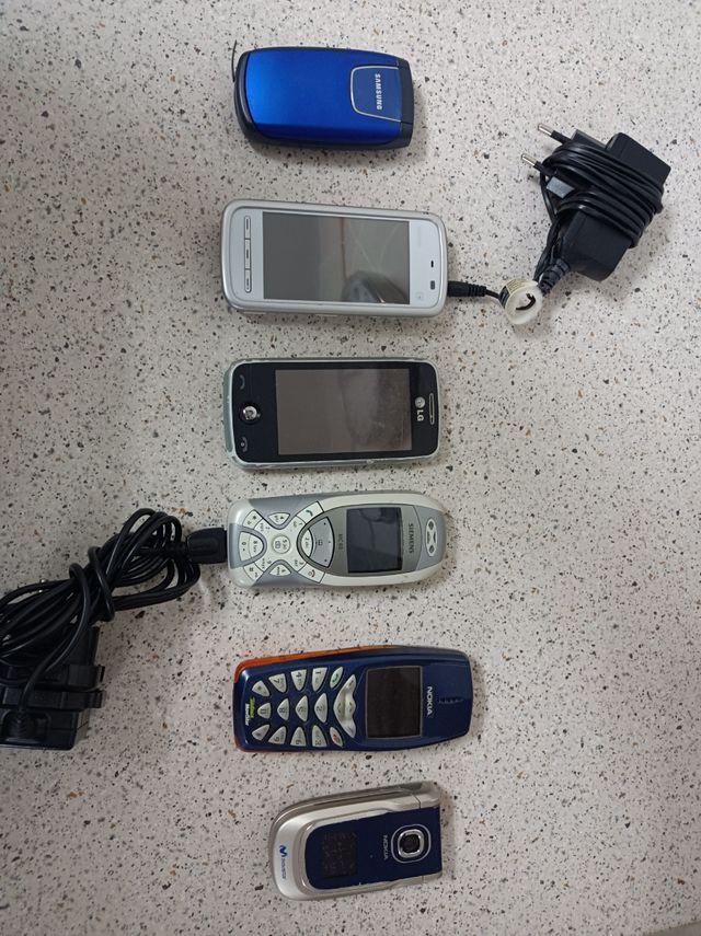 6 Teléfonos móviles antiguos